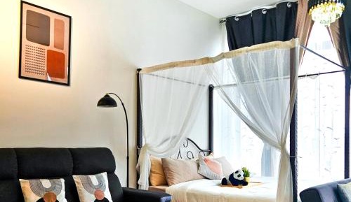 Apartment with Mountain View