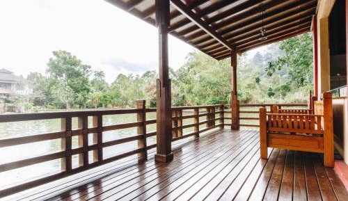 Bungalow - Water Front 