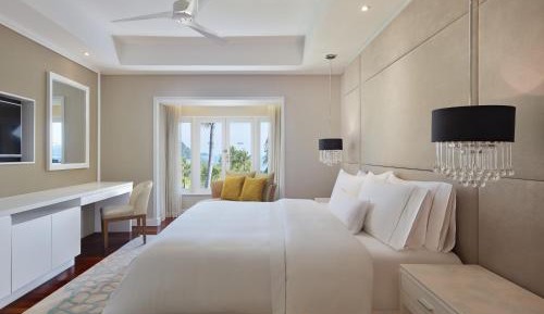 One-Bedroom King Suite with Balcony and Resort View