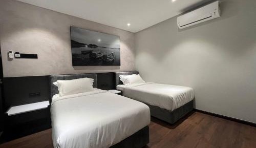 Deluxe Twin Room No Window