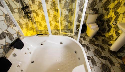 King Suite with Spa Bath