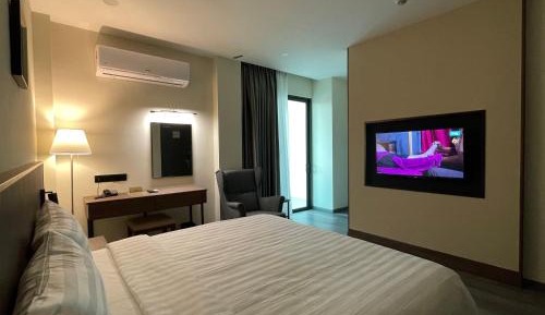 Deluxe King Room