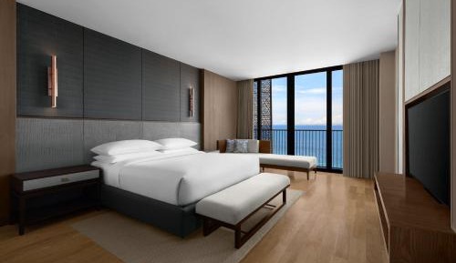 Junior King Suite with Balcony and Ocean View