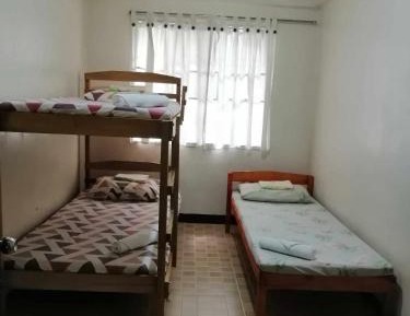 Basic Triple Room with Shared Bathroom