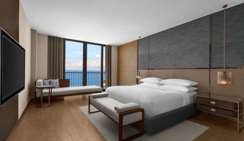 Executive King Suite with Balcony and Ocean View