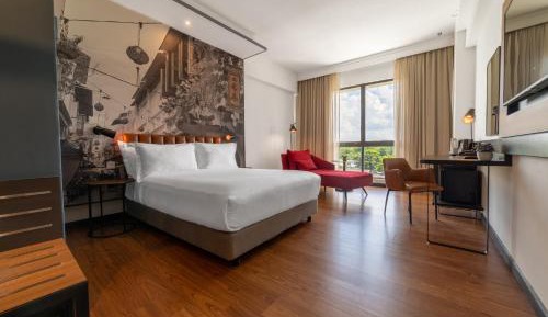 Deluxe Queen Room