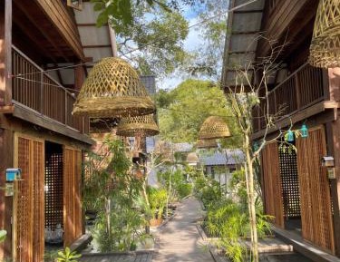 Treehouse with Garden View