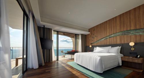 Deluxe Ocean View Suite