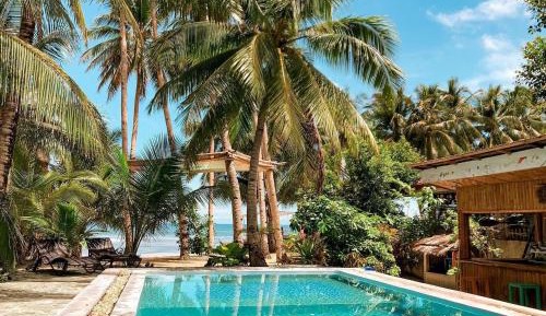 Queen Room with Pool View
