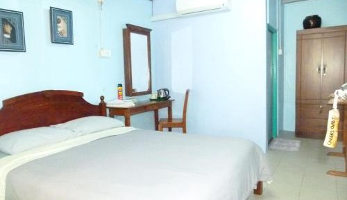 AC Chalet Queen Bed Room With Garden View