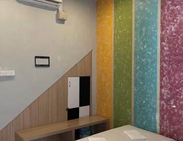 Queen Room with Shared Bathroom