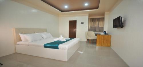 Deluxe Queen Suite