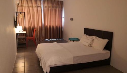 Deluxe Queen Room