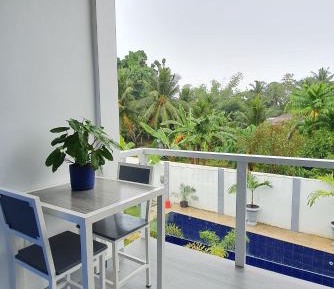 Queen Room with Pool View