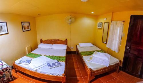 Basic Triple Room with Shared Bathroom - No Window 