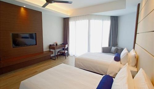 Deluxe Twin (partial sea view)