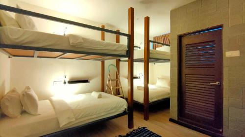 Quadruple Room with Private Bathroom
