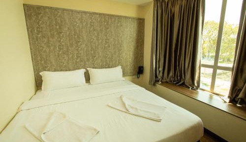Deluxe Queen Room