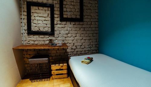 Private Single Room(Shared Bathroom)