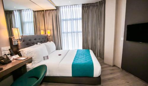 Deluxe Queen Room