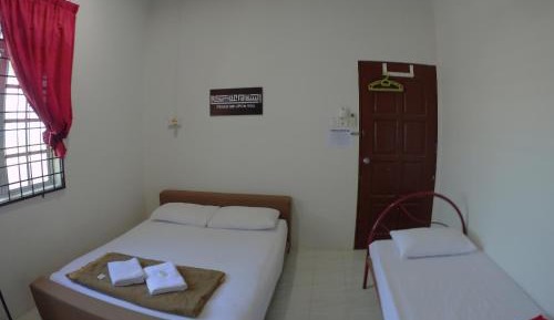 Economy Triple Room
