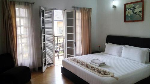 Double Room with Pool View
