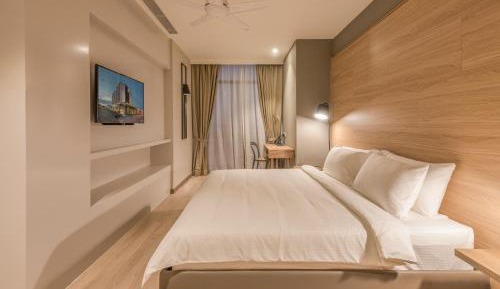 Three-Bedroom Apartment with Balcony