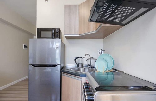 Cebu Apartment | Furnished Studio | Mountain View, WiFi, Netflix and Pool
