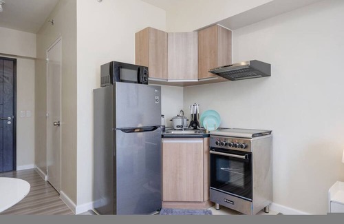 Cebu Apartment | Furnished Studio | Mountain View, WiFi, Netflix and Pool