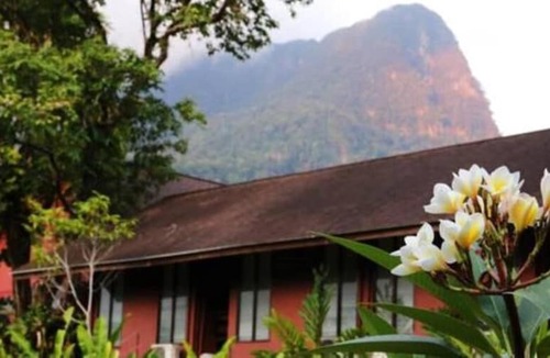Santubong Hotel | The Village House