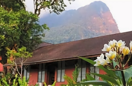 Santubong Hotel | The Village House