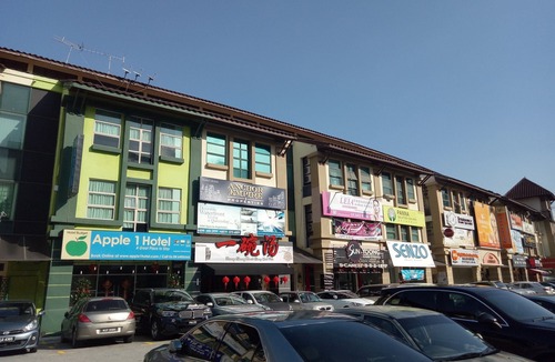 Kampung Sungai Nibong Hotel | Apple 1 Hotel Queensbay