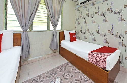 Kampung Bukit Dinding Hotel | Oyo 90636 Teratak Zakiah Chalet