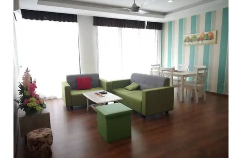 Tabuan Jaya Apartment | Jeff and Ricky Homestay 17 @ Vivacity Megamall