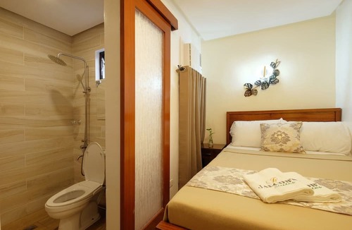 Coron Town Proper Cabin | Jai-cob's Suites