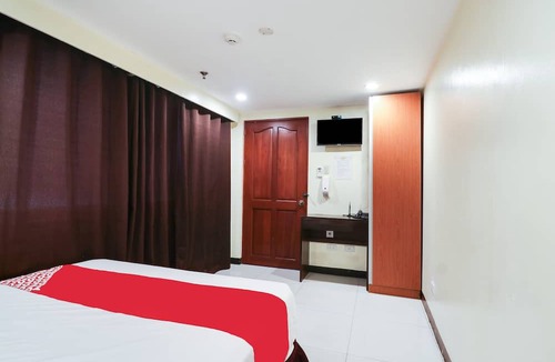 Bakilid Hotel | OYO 898 Berts Condotel