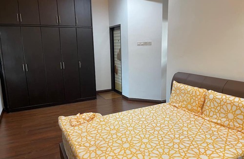 Teluk Kumbar House | Cozy Beach Retreat In Teluk Kumbar