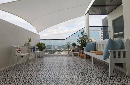 Taman Melaka Raya Bed & Breakfast | SANTORINI Melaka Imperio Residence.