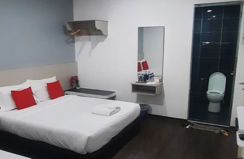Ayer Hitam Hotel | OYO 90724 Rg Hotel