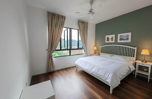 Ulu Kinta Apartment | Mountain & Theme Park Views' Cozy Suite