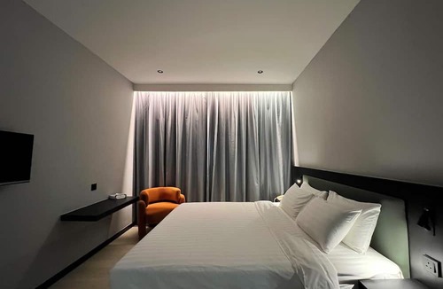 Kampung Bangkong Hotel | Crystal Crown Kuala Lumpur