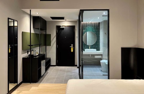 Kampung Bangkong Hotel | Crystal Crown Kuala Lumpur