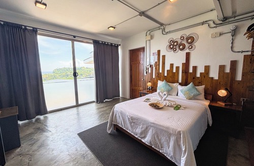 Puerto Galera Hotel | AV Suites