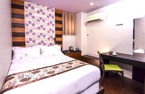 Taman Johor Jaya Hotel | Townhouse OAK Hotel Holmes Johor Jaya
