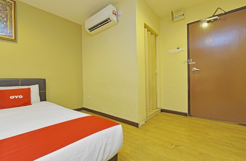 Taman Johor Jaya Hotel | OYO 44026 98 Hotel