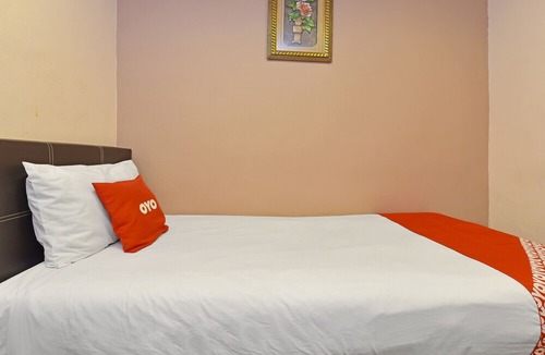 Taman Johor Jaya Hotel | OYO 44026 98 Hotel