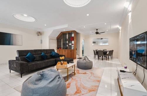 Kuala Lumpur House | WELCOME TO OUR MINIMALIST HOME 20MINS AWAY FROM KLCC !