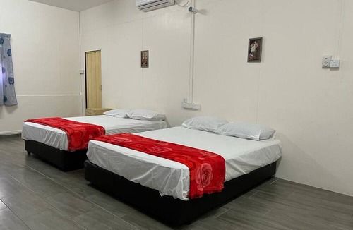 Kampung Tok Rasul Hotel | OYO 90786 Motel Merak