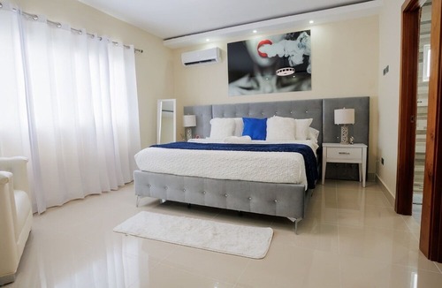 San Francisco de Macoris Apartment | Lovely 3-bedroom apartment in San Francisco de Macorís with AC, WiFi