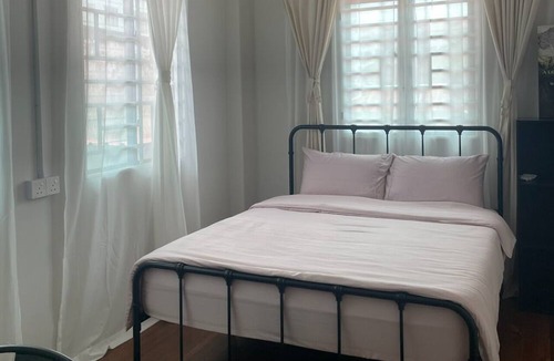 George Town House | Modern Victorian Homestay with Maidn